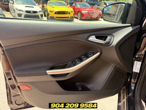Used 2017 Ford Focus Titanium FWD image 23