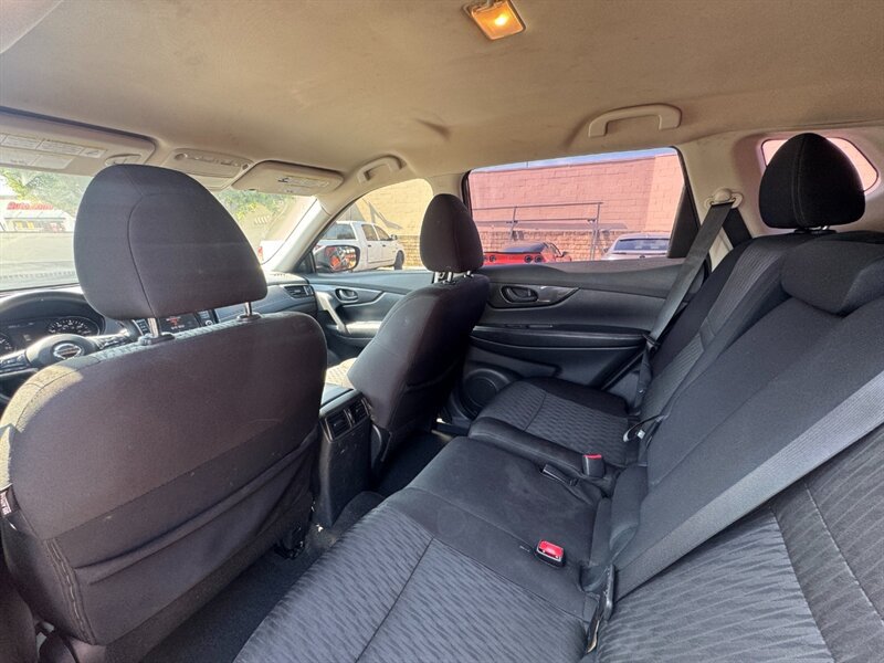 Used 2020 Nissan Rogue S FWD image 28