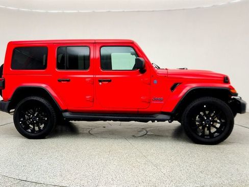 Used 2025 Jeep Wrangler Unlimited Sahara AWD/4WD image 4