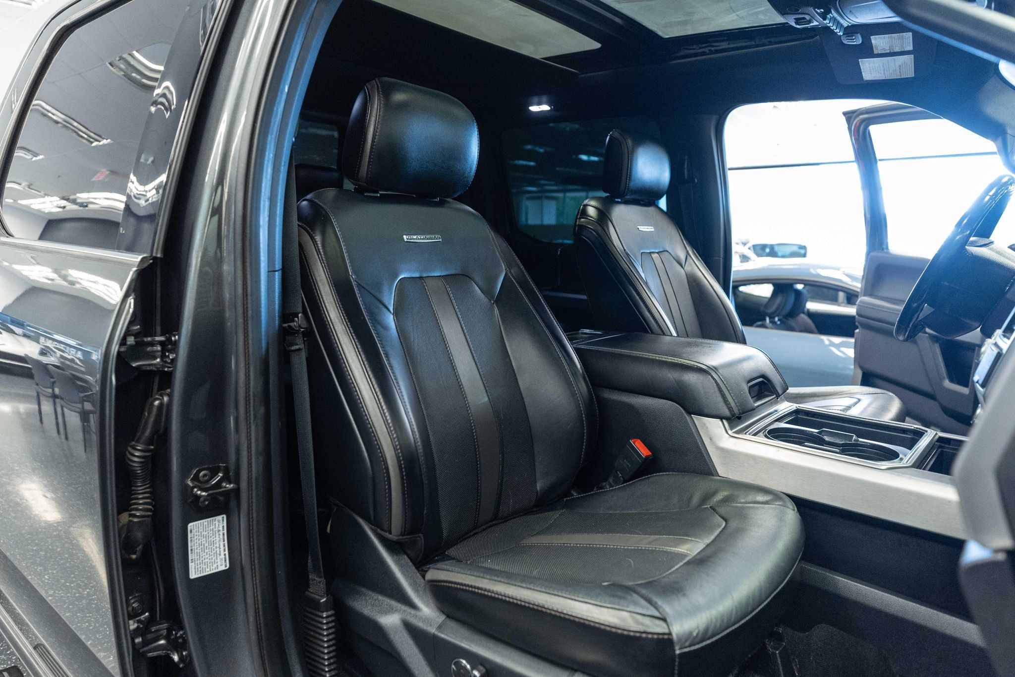 Used 2019 Ford F450 Platinum w/ Platinum Ultimate Package AWD/4WD image 17