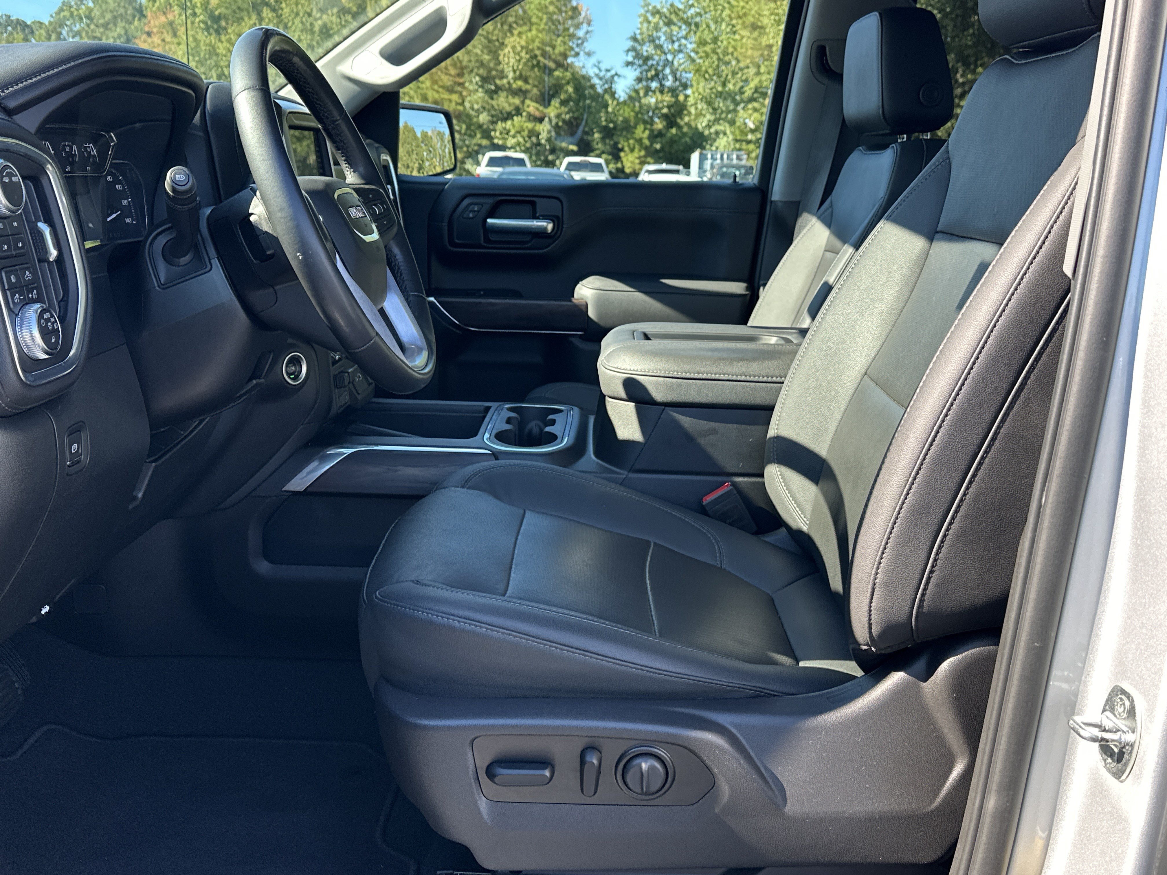Used 2021 GMC Sierra 1500 SLT w/ SLT Convenience Package AWD/4WD image 9