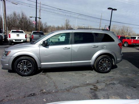 Used 2018 Dodge Journey SE w/ Blacktop Package image 2