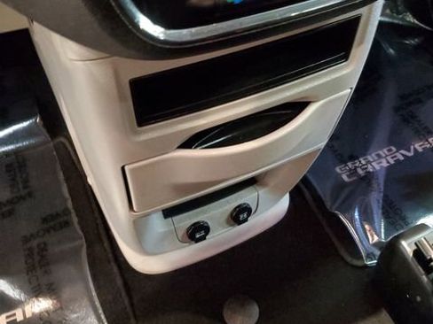 Used 2017 Dodge Grand Caravan SE w/ Power Window Group FWD image 27