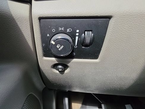 Used 2012 Jeep Grand Cherokee Laredo AWD/4WD image 9