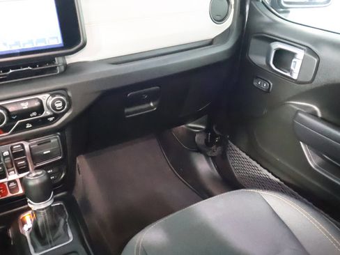 Used 2024 Jeep Wrangler Unlimited AWD/4WD image 27