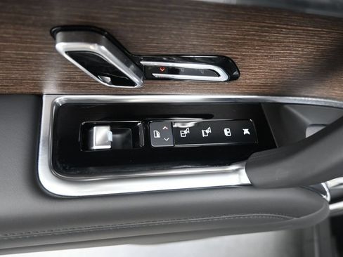 Used 2025 Land Rover Range Rover SE AWD/4WD image 19
