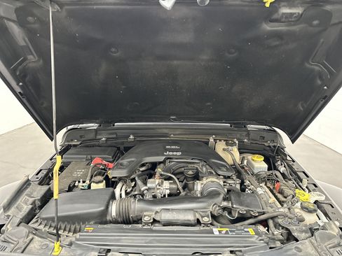 Used 2021 Jeep Wrangler Unlimited Sahara AWD/4WD image 41