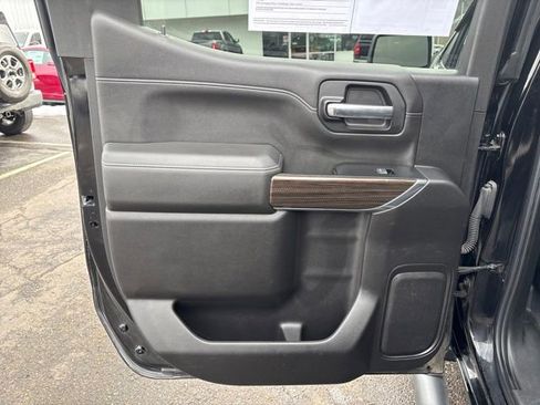 Used 2019 Chevrolet Silverado 1500 LT Trail Boss image 3