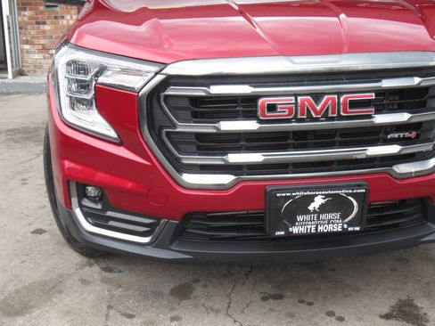 Used 2023 GMC Terrain AT4 image 3