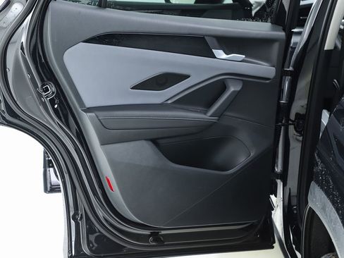 New 2026 Volkswagen Tiguan SE image 17