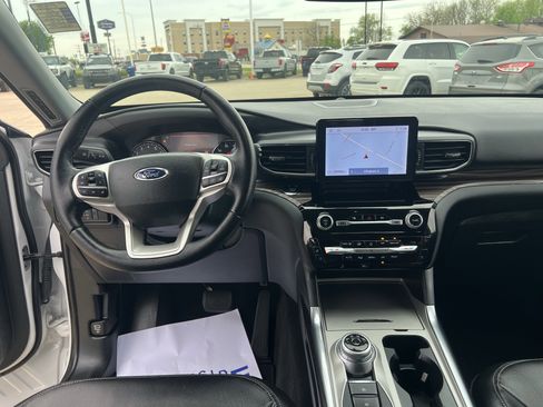 Used 2023 Ford Explorer Limited w/ Hybrid Equipment Group 310A image 16
