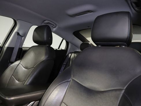 Used 2017 Chevrolet Volt Premier w/ Driver Confidence II Package image 14