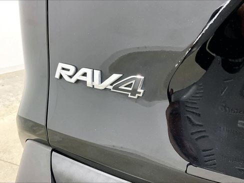 Used 2019 Toyota RAV4 XLE Premium image 31