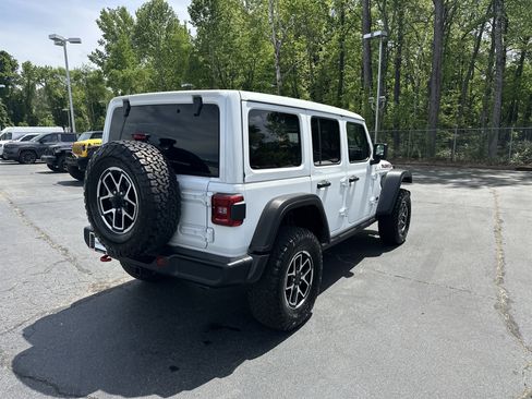 Used 2025 Jeep Wrangler Unlimited Rubicon w/ Convenience Group image 9