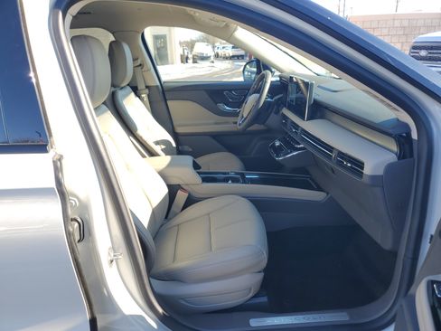 Certified 2024 Lincoln Corsair AWD w/ Equipment Group 101A image 9