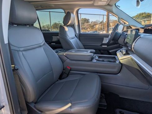 New 2025 Ford Expedition Active image 43