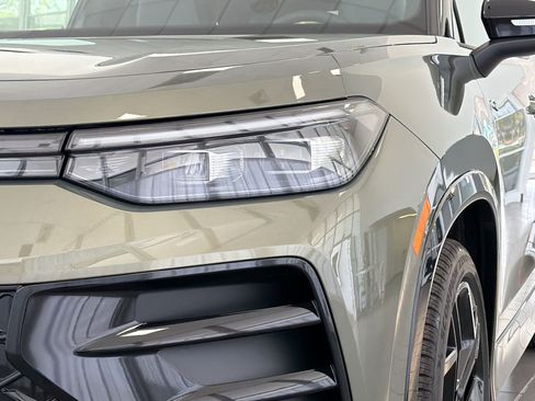 New 2026 Volkswagen Tiguan SE R-Line FWD image 11