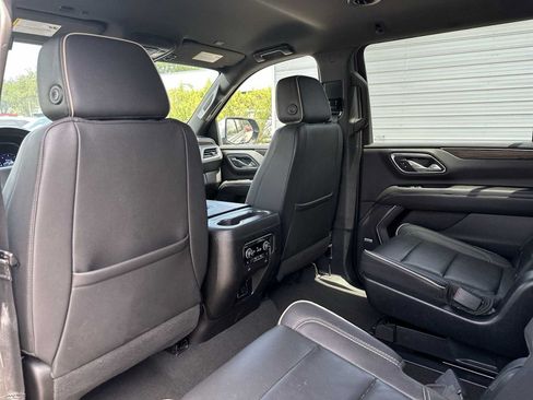 Certified 2023 Chevrolet Suburban Premier RWD image 16