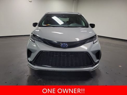 Used 2025 Toyota Sienna XSE image 3
