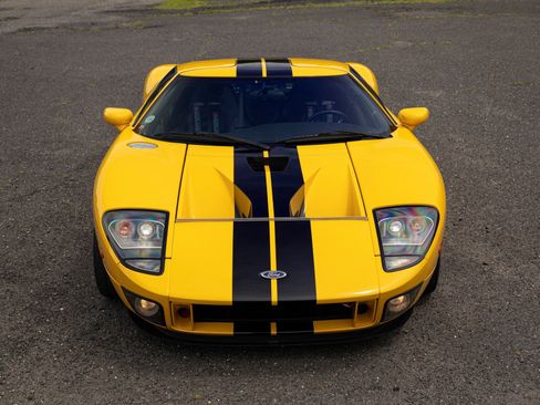 Used 2005 Ford GT RWD image 14