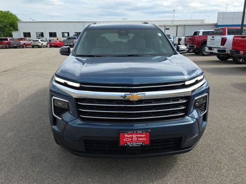 New 2026 Chevrolet Traverse LT FWD image 3