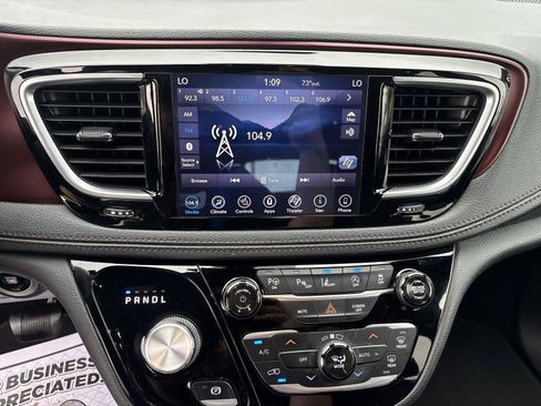 Used 2020 Chrysler Pacifica Limited FWD image 22