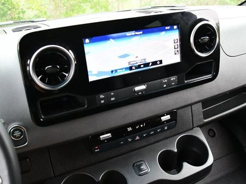 Used 2024 Mercedes-Benz Sprinter 2500 image 59