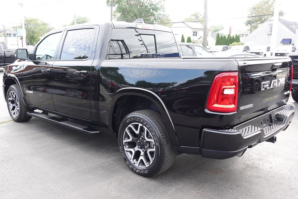 Used 2025 RAM 1500 Laramie AWD/4WD image 2