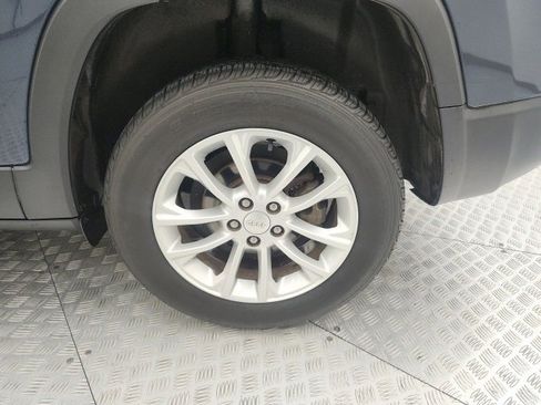 Used 2020 Jeep Cherokee Latitude image 10