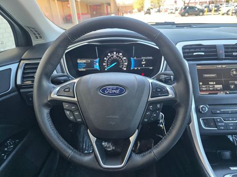 Used 2016 Ford Fusion SE FWD image 17