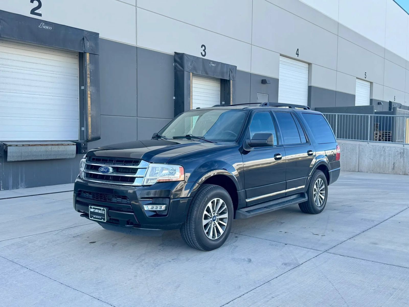 Used 2017 Ford Expedition XLT w/ Equipment Group 202A AWD/4WD image 1