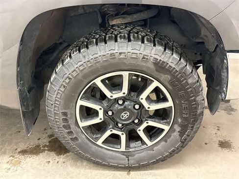 Used 2014 Toyota Tundra Limited w/ Limited Premium Package image 18