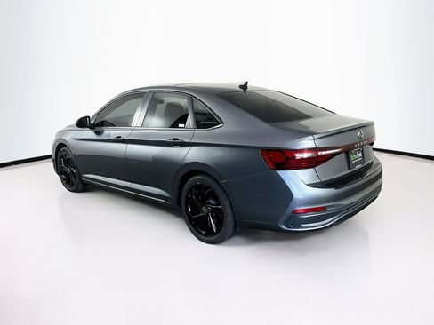 Used 2025 Volkswagen Jetta SE FWD image 5