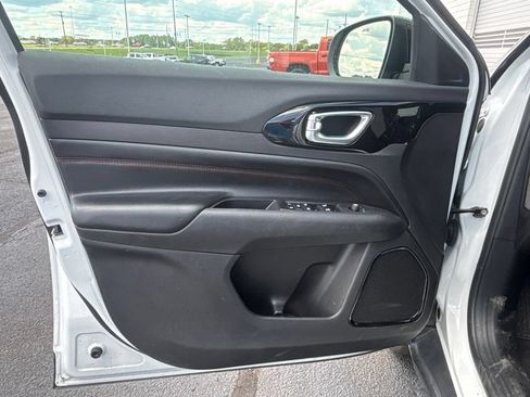 Used 2024 Jeep Compass Trailhawk AWD/4WD image 7