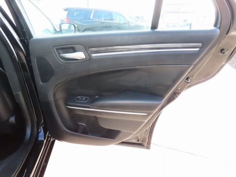 Used 2019 Chrysler 300 Touring L w/ Quick Order Package 22F image 12