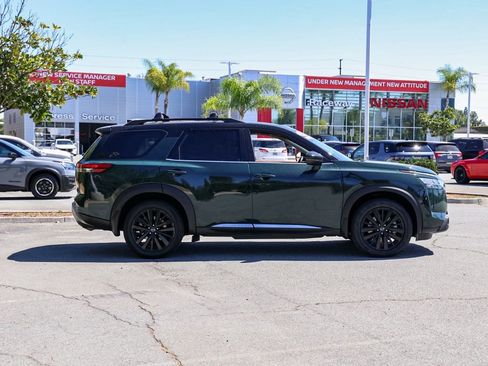 Used 2022 Nissan Pathfinder Platinum w/ Cargo Package image 3