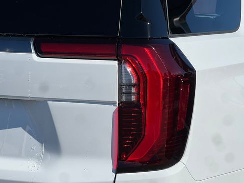 New 2026 GMC Yukon AT4 AWD/4WD image 7