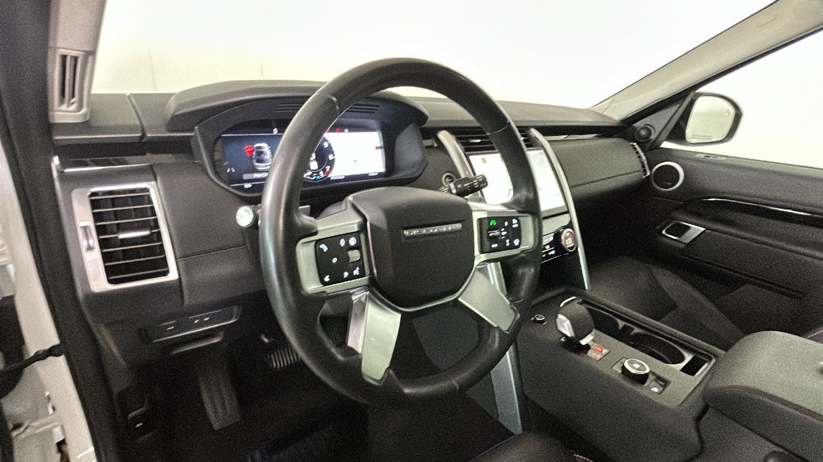 Used 2024 Land Rover Discovery S AWD/4WD image 14