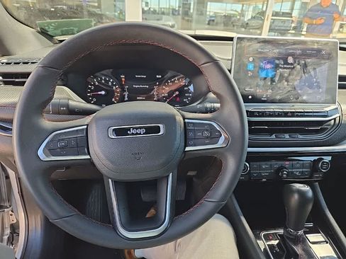 Used 2025 Jeep Compass Trailhawk AWD/4WD image 11