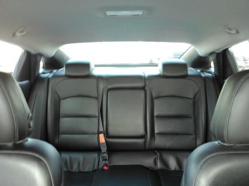 Used 2018 Chevrolet Malibu LT w/ Leather Package FWD image 33