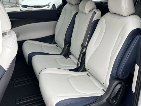 New 2026 Kia Carnival SX FWD image 25