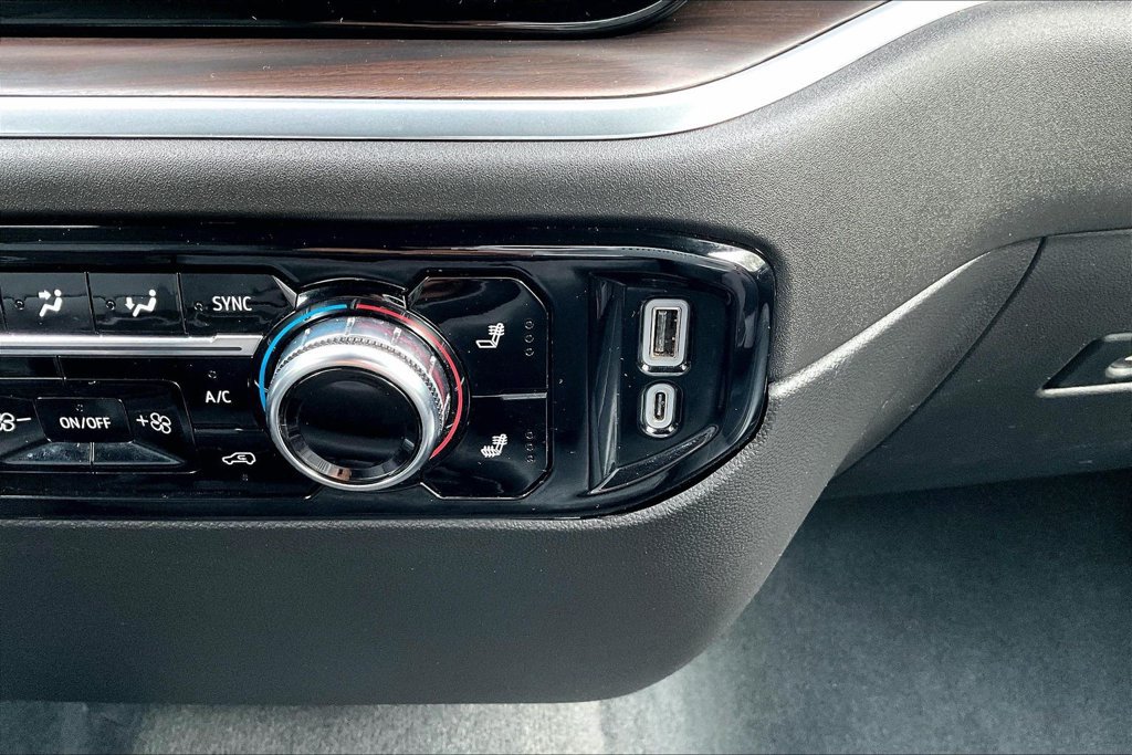 Used 2025 GMC Sierra 1500 SLT AWD/4WD image 33