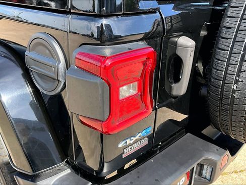 Used 2023 Jeep Wrangler Unlimited Sahara AWD/4WD image 29