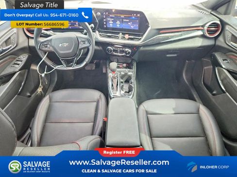Used 2024 Chevrolet Trax RS w/ Sunroof Package FWD image 11