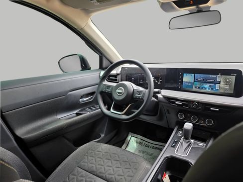 Used 2025 Nissan Kicks SV FWD image 8