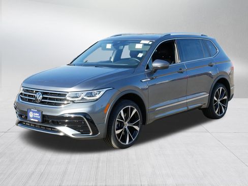 Certified 2024 Volkswagen Tiguan SEL R-Line image 3