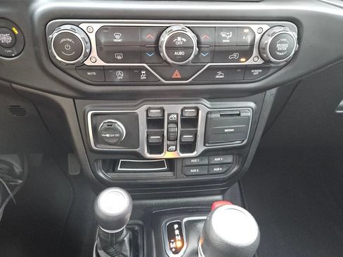 Used 2023 Jeep Gladiator Sport AWD/4WD image 19