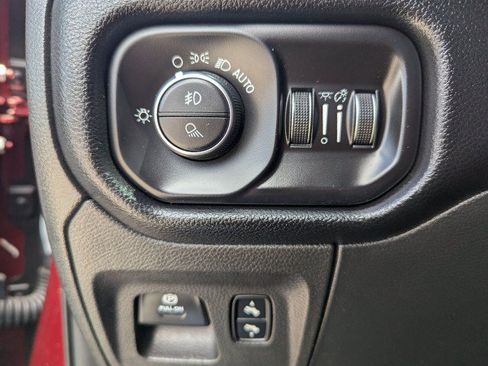Used 2019 RAM 1500 Laramie AWD/4WD image 18