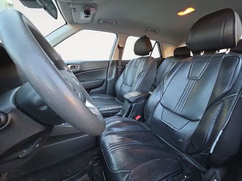 Used 2020 Hyundai Venue SEL image 9