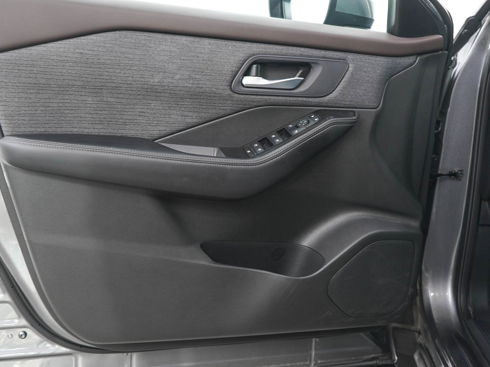 Used 2023 Nissan Rogue SV AWD/4WD image 19